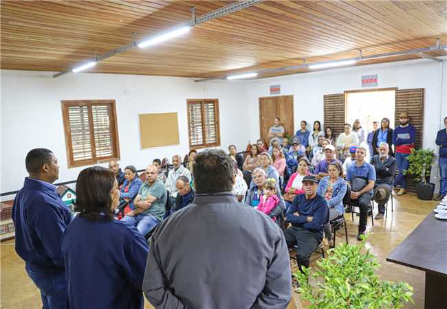 Entrega das mudas para os beneficiários do Programa Quintais que Produzem